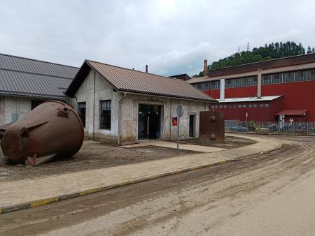 V poplavah je bilo veliko škode povzročene tudi na kulturni dediščini. (3)